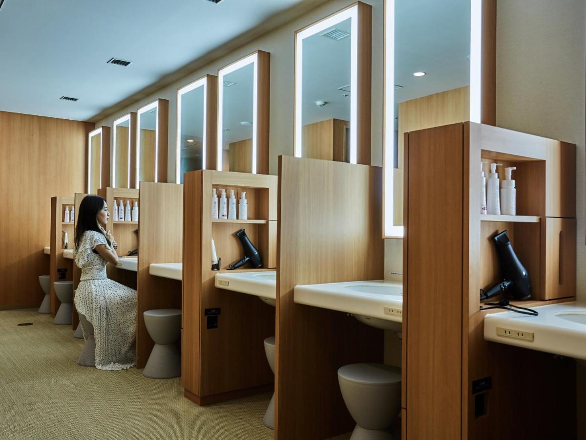 First Cabin Nishi Umeda Осака Екстер'єр фото