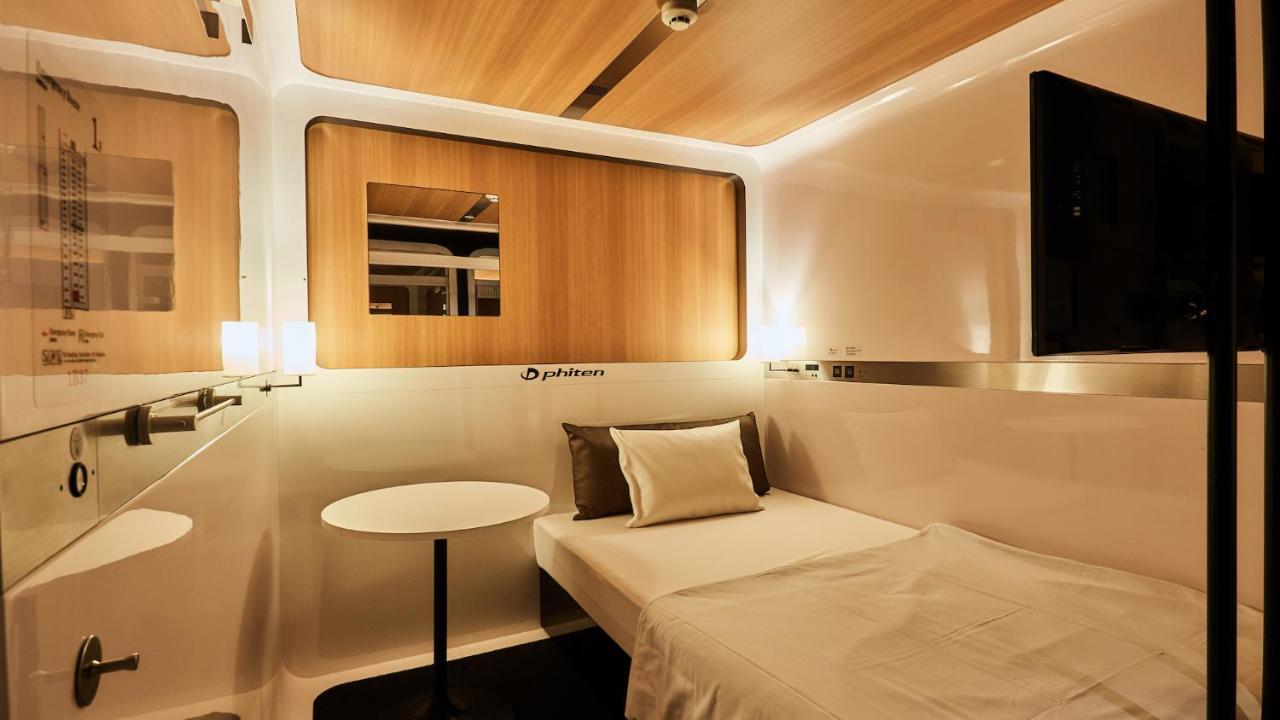 First Cabin Nishi Umeda Осака Екстер'єр фото